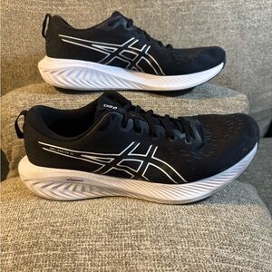 ASICS GEL-Excite 10 running shoes in a black and white colorway Size 13